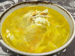  Куриный суп с домашней лапшой