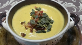  Крем-суп из тыквы с беконом и семечками