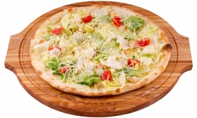  Пицца Цезарь с цыпленком и листьями салата Романо